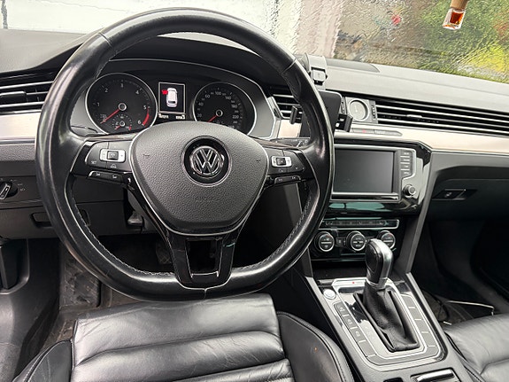 Volkswagen Passat 2 of 11