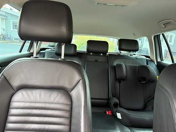 Volkswagen Passat 9 of 11