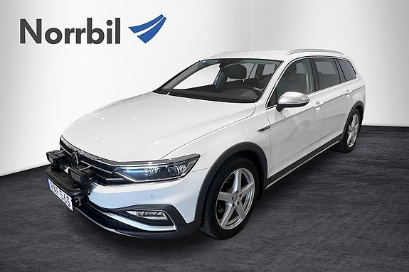 Volkswagen Passat Alltrack 2 of 12