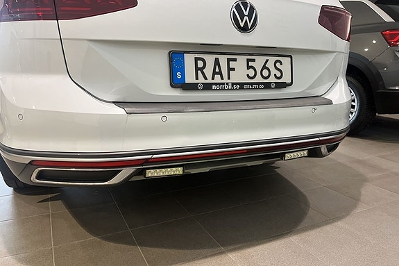 Volkswagen Passat Alltrack 6 of 12