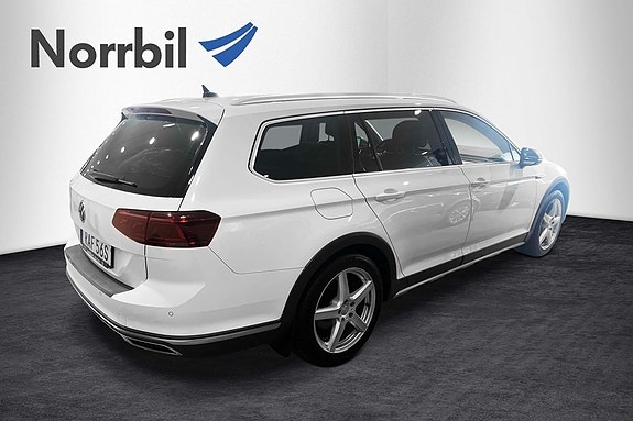 Volkswagen Passat Alltrack 4 of 12
