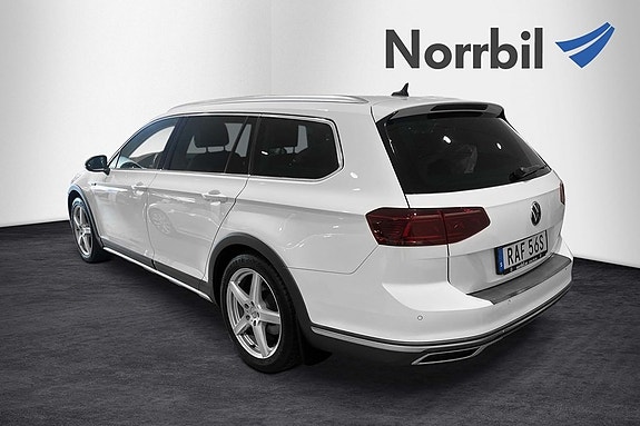 Volkswagen Passat Alltrack 3 of 12