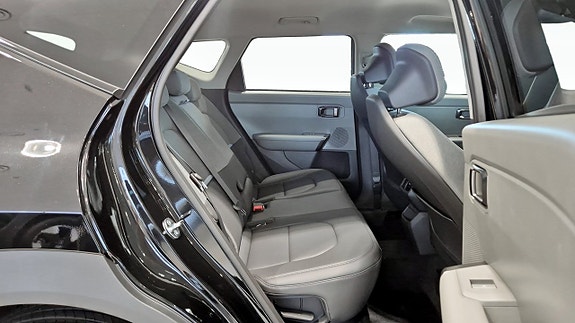 Kia Seltos 9 of 12
