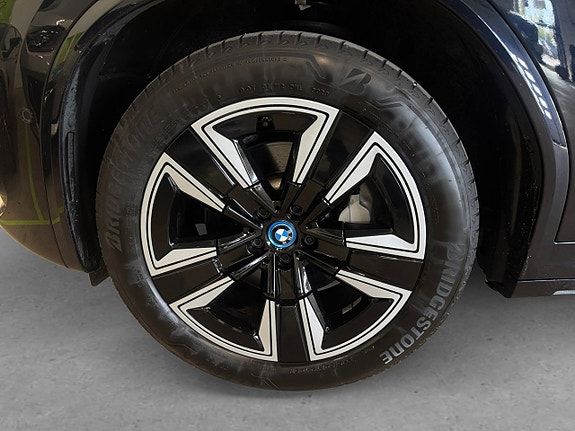 BMW iX3 6 of 23