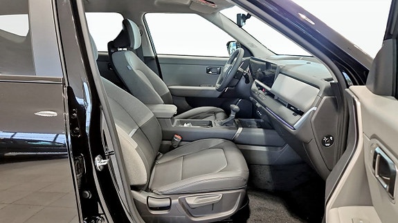 Kia Seltos 8 of 12