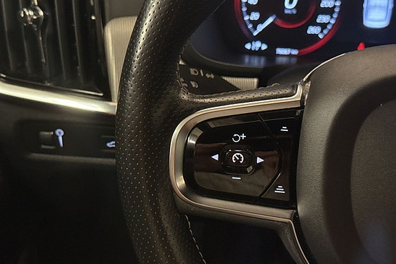 Volvo S90 18 of 26