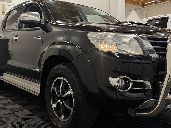 Toyota HiLux 10 of 30