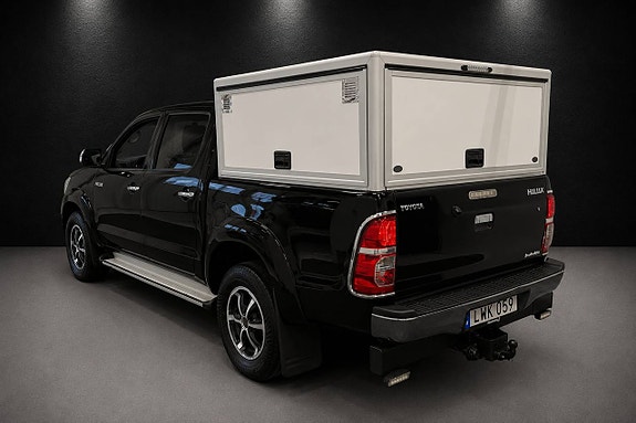 Toyota HiLux 3 of 30