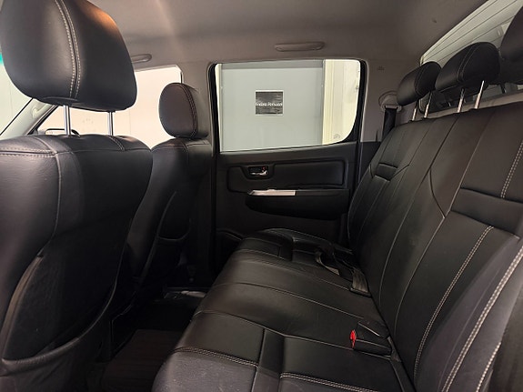 Toyota HiLux 19 of 30