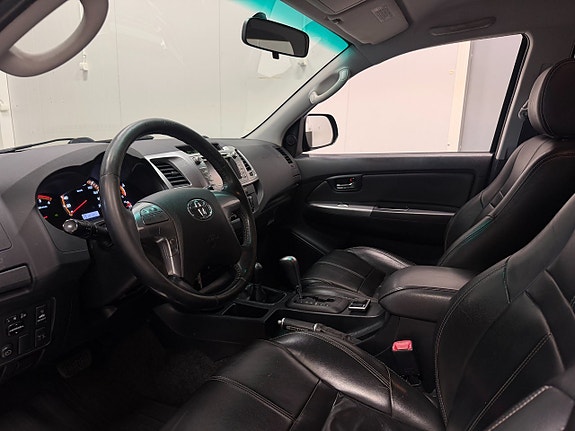Toyota HiLux 18 of 30