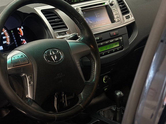 Toyota HiLux 20 of 30