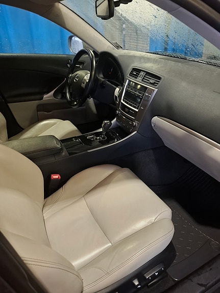 Lexus IS250 6 of 9