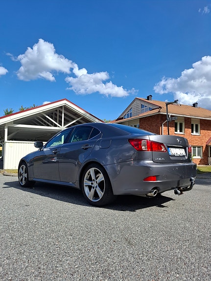 Lexus IS250 3 of 9