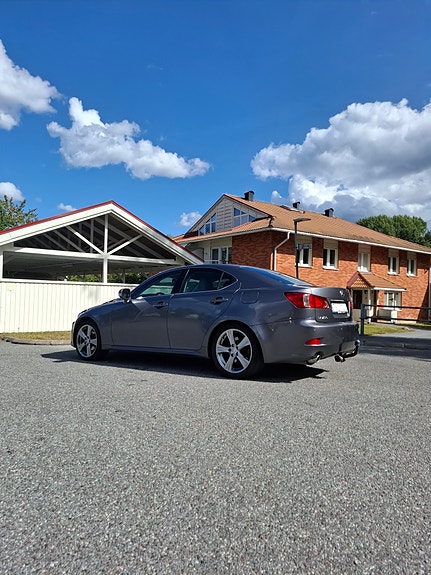 Lexus IS250 5 of 9