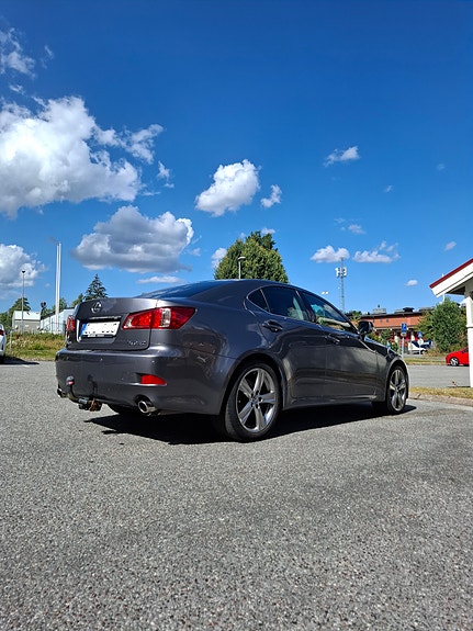 Lexus IS250 4 of 9