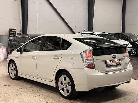 Toyota Prius 5 of 29