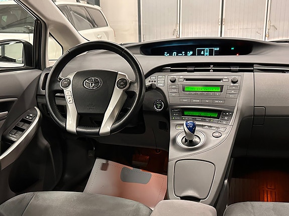 Toyota Prius 13 of 29