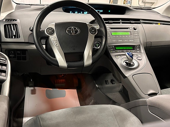 Toyota Prius 14 of 29