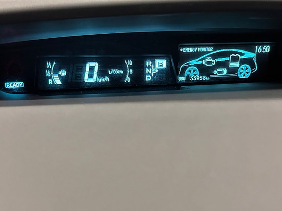 Toyota Prius 16 of 29