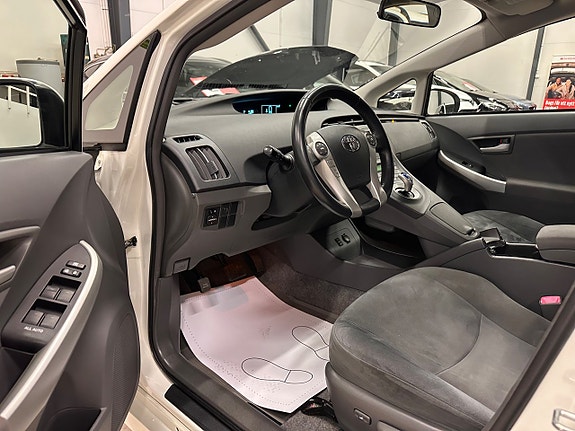 Toyota Prius 26 of 29
