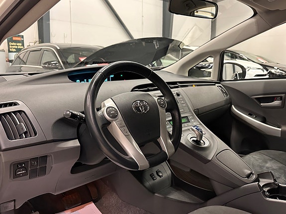 Toyota Prius 25 of 29