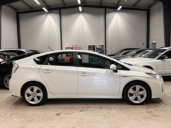 Toyota Prius 3 of 29