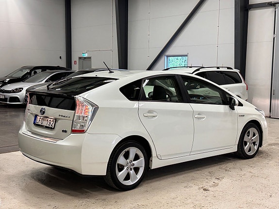 Toyota Prius 2 of 29