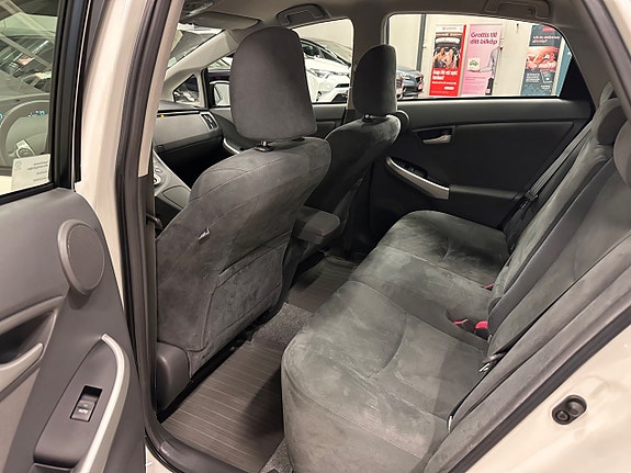 Toyota Prius 28 of 29