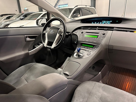 Toyota Prius 8 of 29