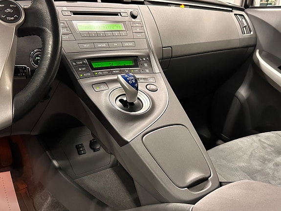 Toyota Prius 11 of 29