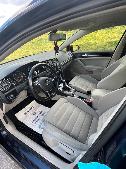 Volkswagen Golf VII 8 of 10