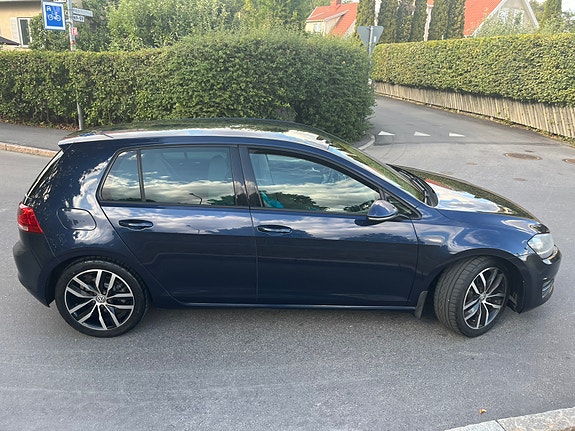 Volkswagen Golf VII 7 of 10