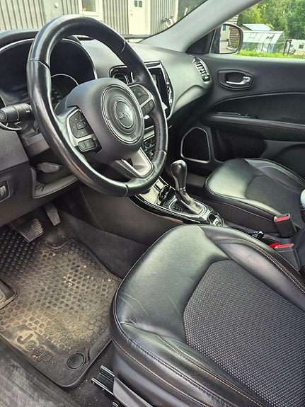 Jeep Compass 4 of 6