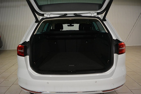 Volkswagen Passat 6 of 22