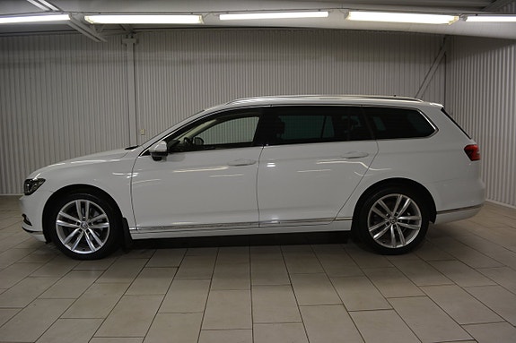 Volkswagen Passat 3 of 22