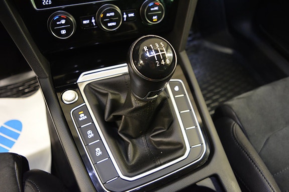 Volkswagen Passat 12 of 22