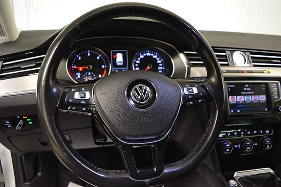 Volkswagen Passat 11 of 22