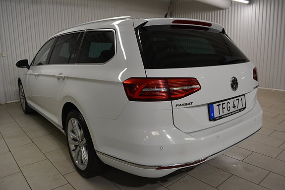 Volkswagen Passat 4 of 22
