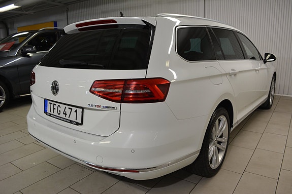 Volkswagen Passat 8 of 22