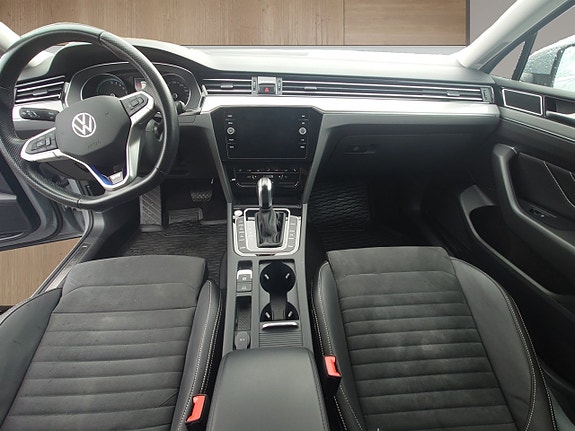 Volkswagen Passat 11 of 18