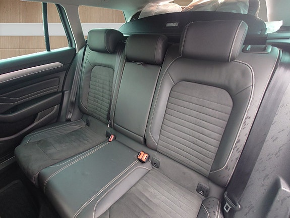 Volkswagen Passat 13 of 18