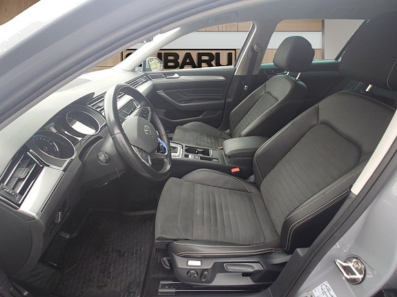 Volkswagen Passat 10 of 18
