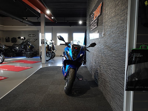 Suzuki GSX-8R *Ränta: 0% - 3,95%* 4 of 7