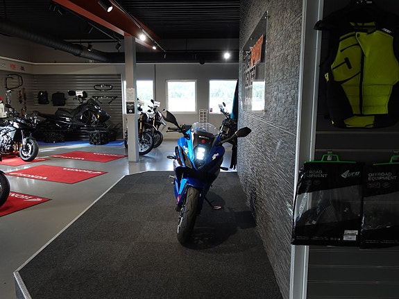 Suzuki GSX-8R *Ränta: 0% - 3,95%* 5 of 7