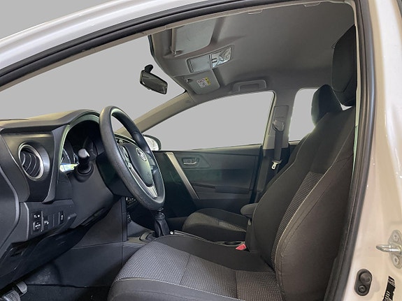 Toyota Auris 9 of 16