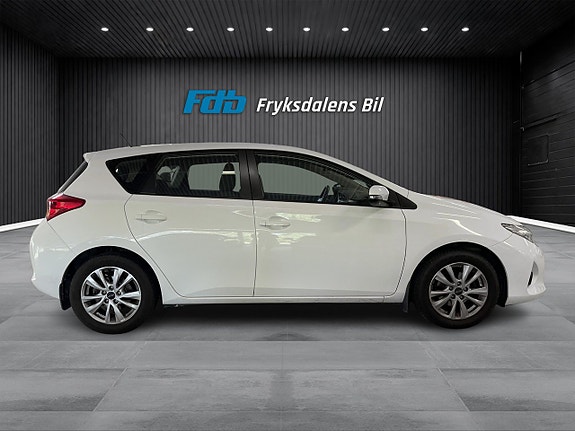 Toyota Auris 6 of 16