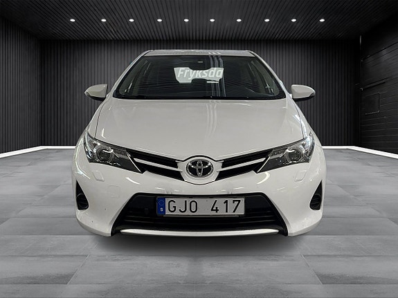 Toyota Auris 8 of 16
