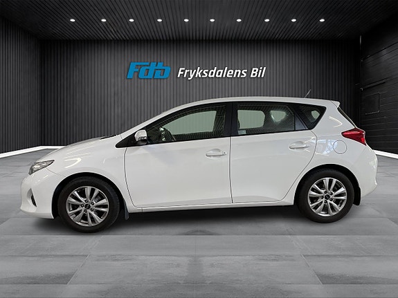 Toyota Auris 2 of 16
