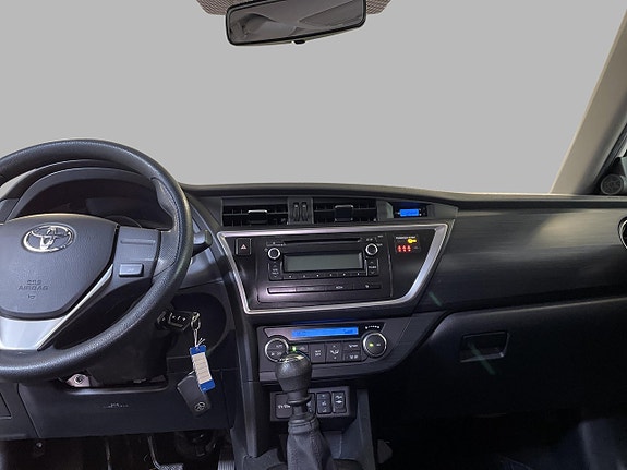 Toyota Auris 14 of 16