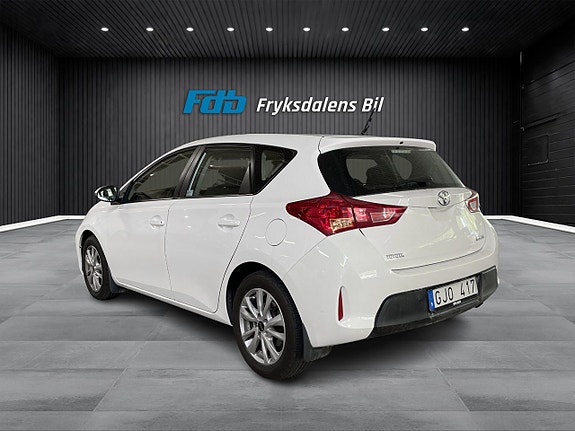Toyota Auris 3 of 16
